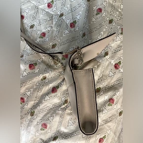 Kate Spade Beige Crossbody Bag with Gold Chain - Picture 10 of 14